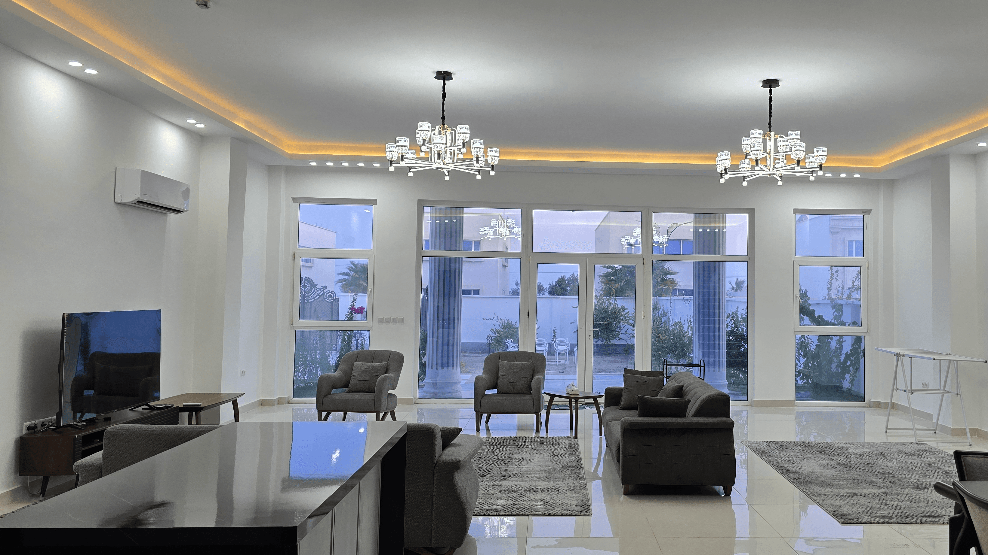 اجاره ویلا استخر روباز نزدیک ساحل در شهرک چهل عمارت قشم  نما ویلا 