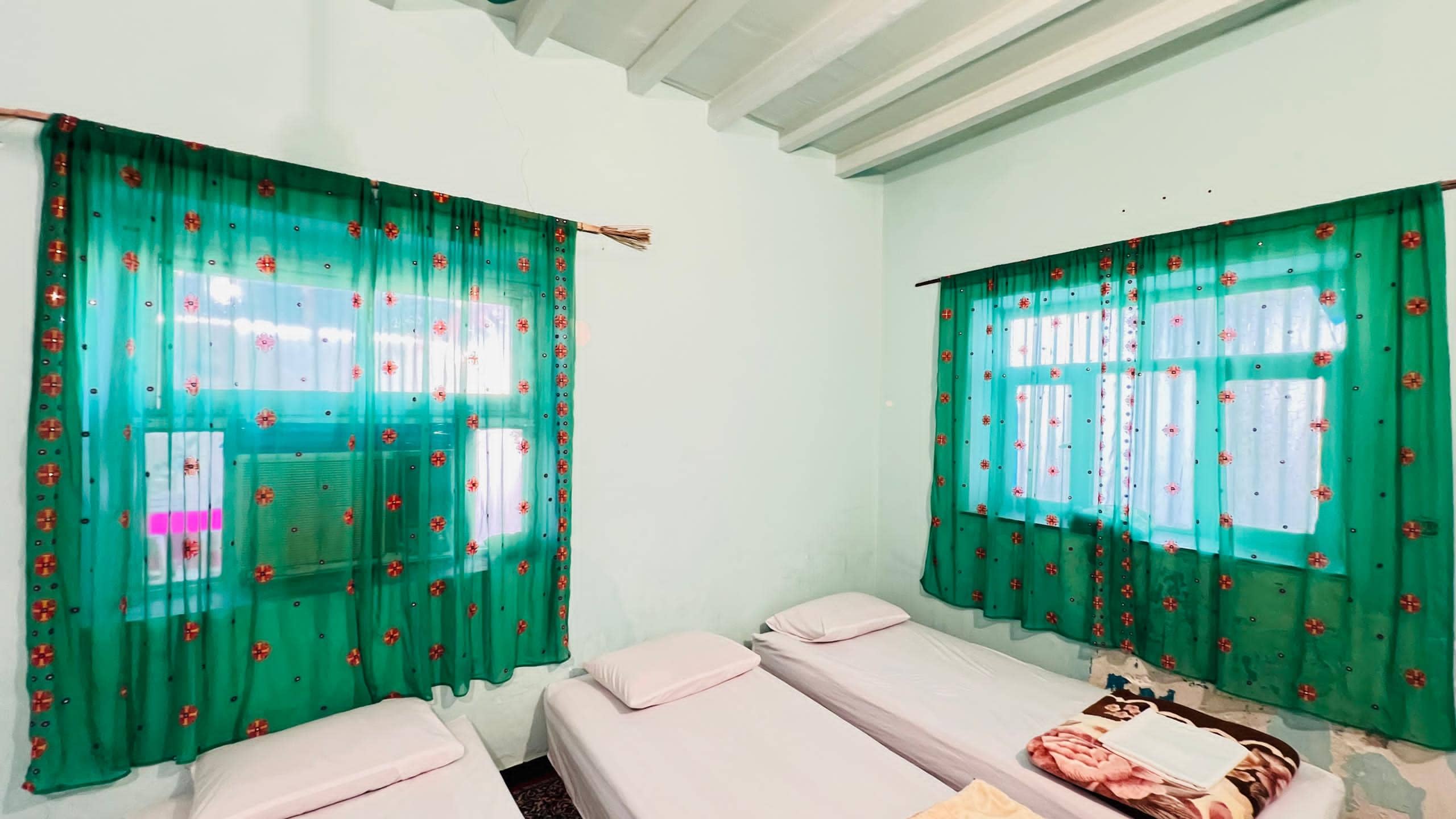 اجاره بومگردی سنتی نزدیک ساحل در هرمز - 20متر اتاق