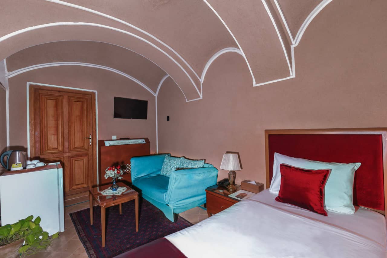 اقامتگاه سنتی در خیابان فاضل نراقی کاشان - 109 سینگل محوطه حیاط 