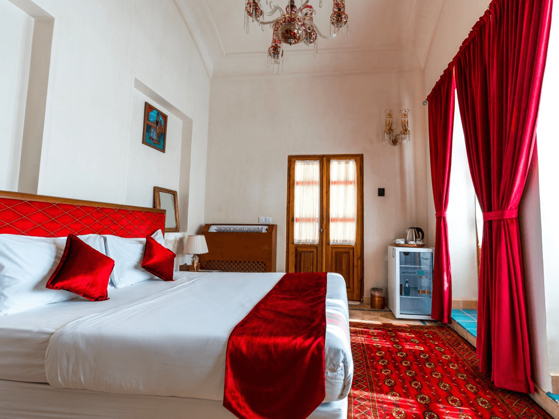 اقامتگاه سنتی در خیابان فاضل نراقی کاشان - 102 دابل نرمال  حیاط 