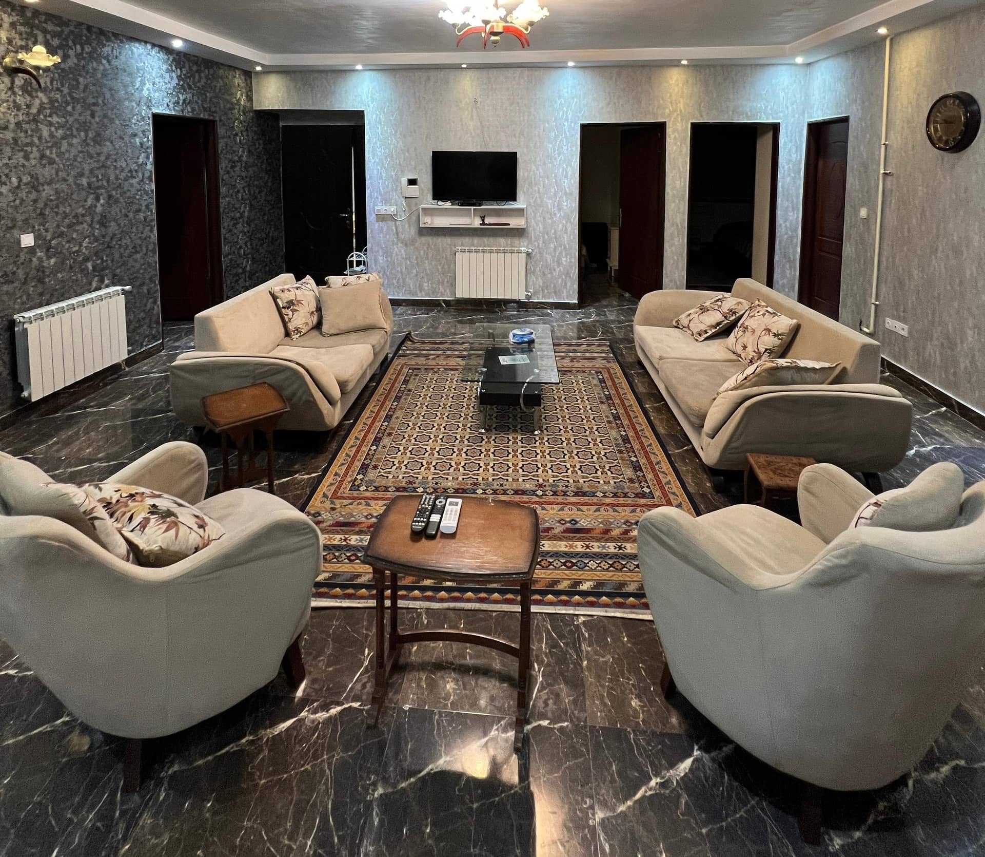 ویلا با استخر سرپوشیده آبگرم در بندرانزلی  نما ویلا 