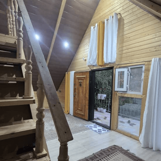  کلبه سوئیسی در روستا بیاره سی سخت  نما کلبه