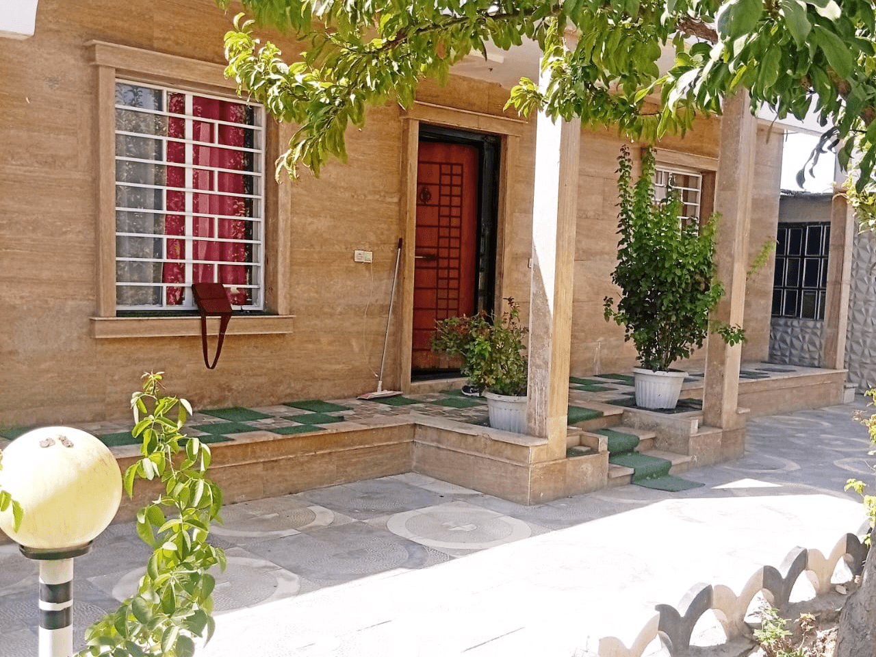 ویلا با استخر روباز آبسرد در صفادشت تهران  استخر روباز آب سرد