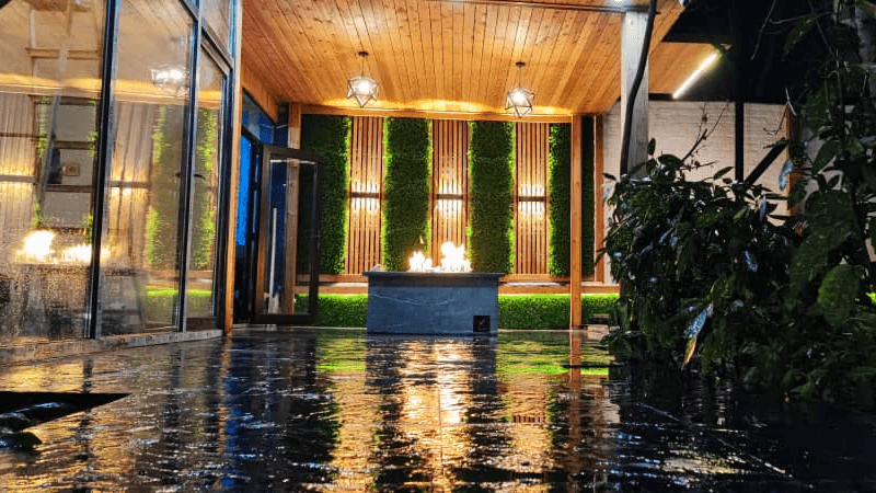 ویلا سه خواب با استخر رو باز آبگرم در لواسان محوطه