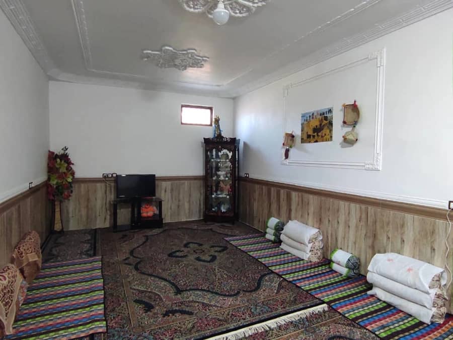 اقامتگاه بومگردی در روستای الله آباد طباطبایی نرماشیر - 75 متری  نما و محوطه 