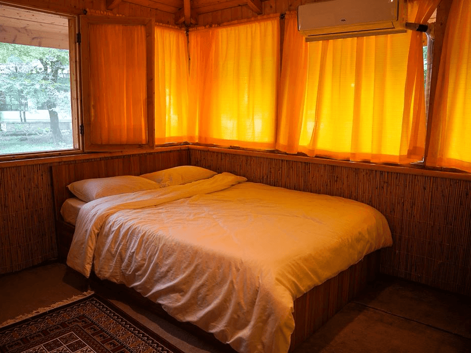 کلبه جنگلی در جنگل های سه هزار تنکابن - اکونومی افرا  نما 