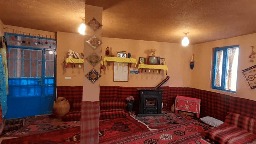 اقامتگاه بومگردی هانیس در سنندج سالن