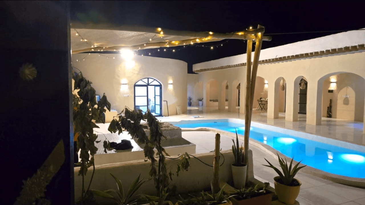 اقامتگاه بومگردی با استخر روباز در سهیلی قشم محوطه و استخر