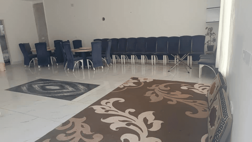 ویلا با استخر روباز آبسرد در شاپورجان شیراز حیاط