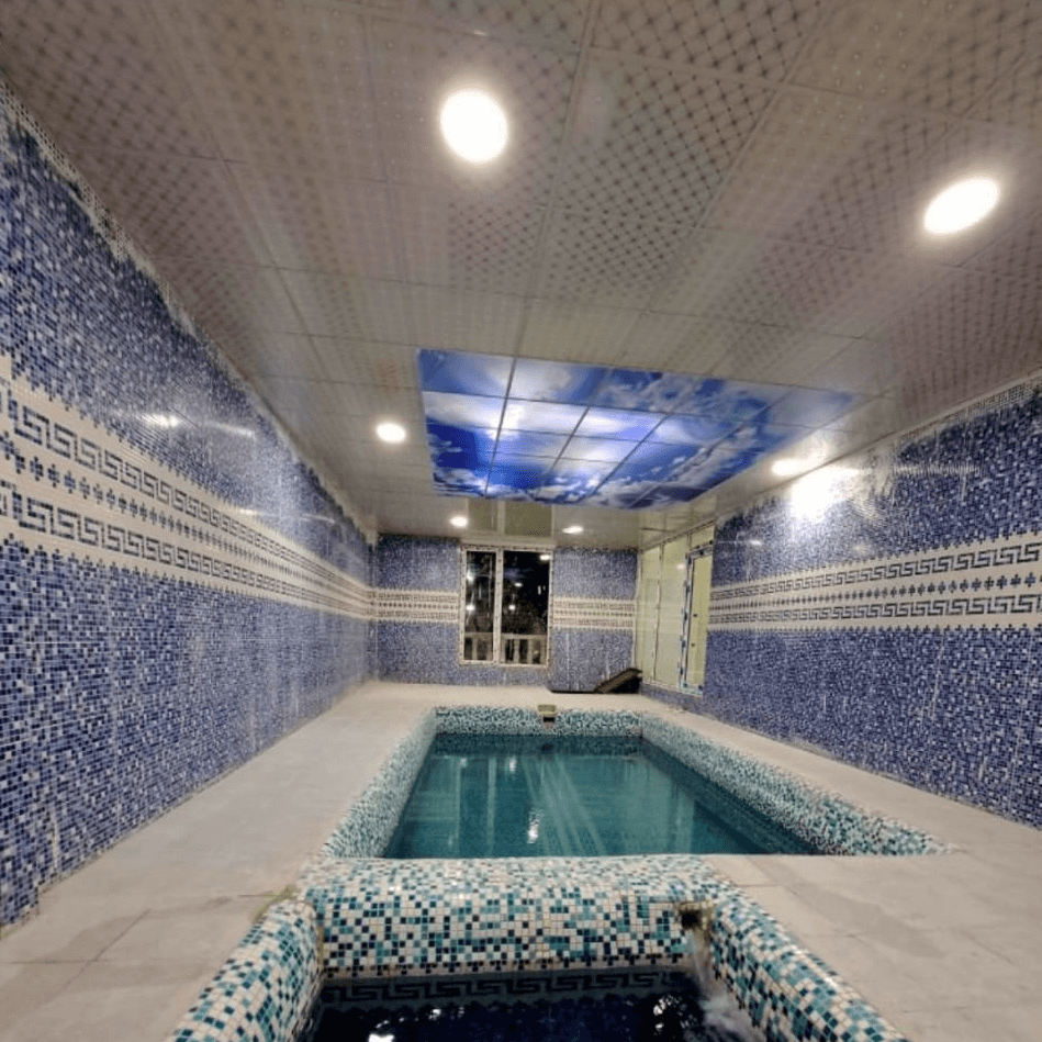 ویلا دوبلکس با استخرسرپوشیده آبگرم در چهارباغ البرز نما و حیاط 