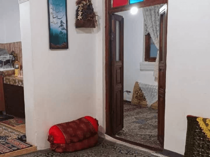  ویلا باغ سنتی در روستای حلیمه جان - فدک  حیاط و نما 