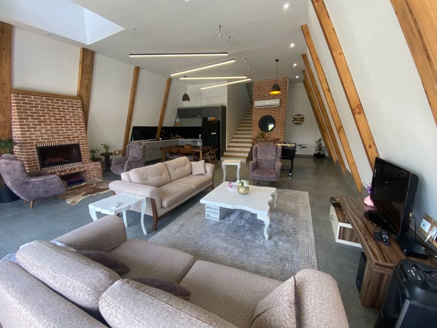 کلبه سوئیسی با استخر روباز آبگرم در لاهیجان نما اقامتگاه 