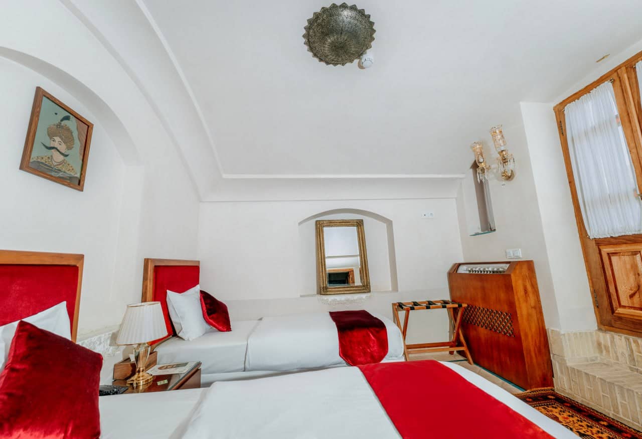 اقامتگاه سنتی در خیابان فاضل نراقی کاشان - 101 توئین محوطه 