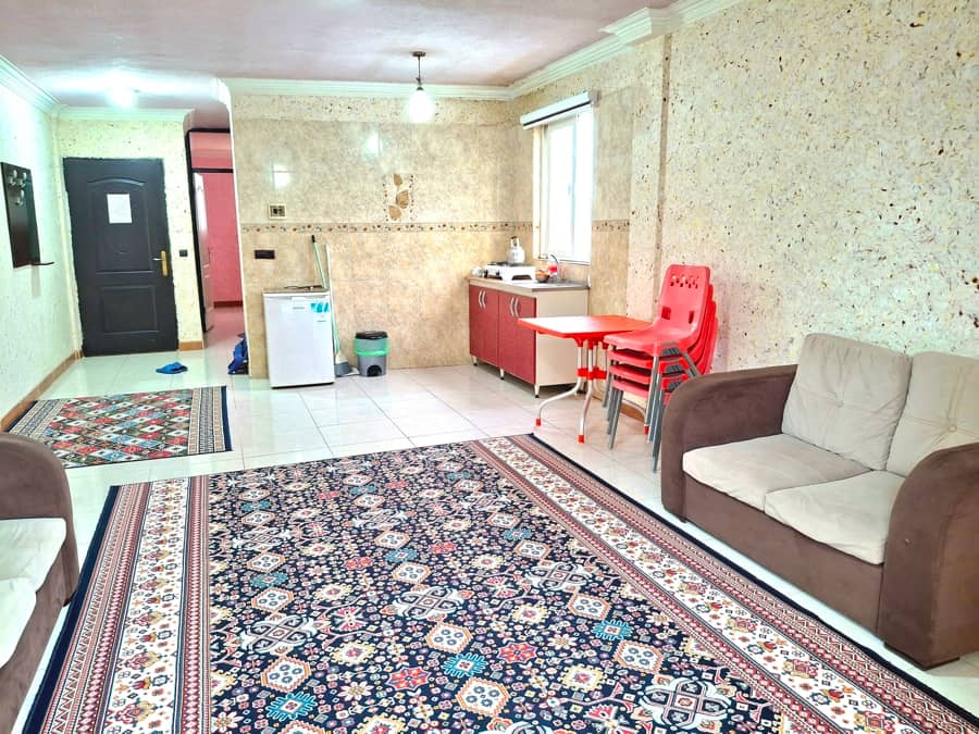 اجاره آپارتمان ساحلی در بابلسر  سالن و آشپزخانه