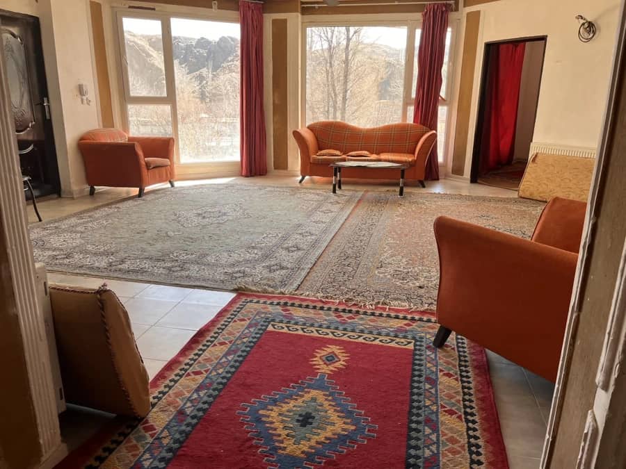 آپارتمان نزدیک رودخانه در پل چلوان سامان - همکف معبر سالن