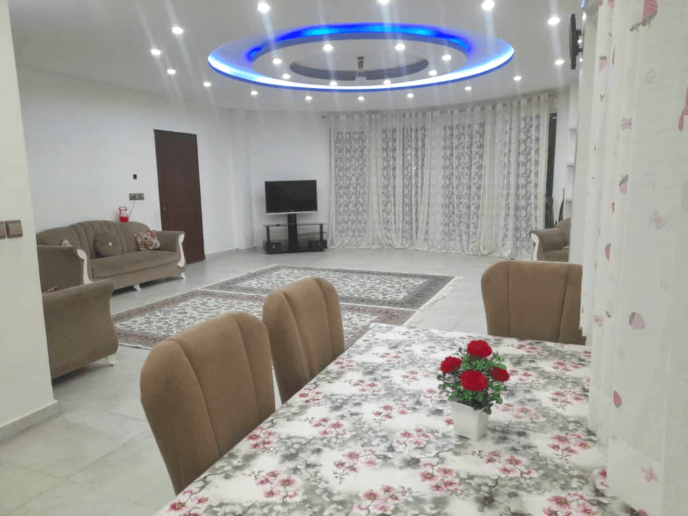 اجاره ویلا تکخواب در روستا دلچه کنار رودخانه - سنگر  حیاط ویلا 