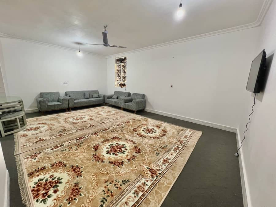 منزل دو خوابه در روستا بساتین - نایبند عسلویه سالن