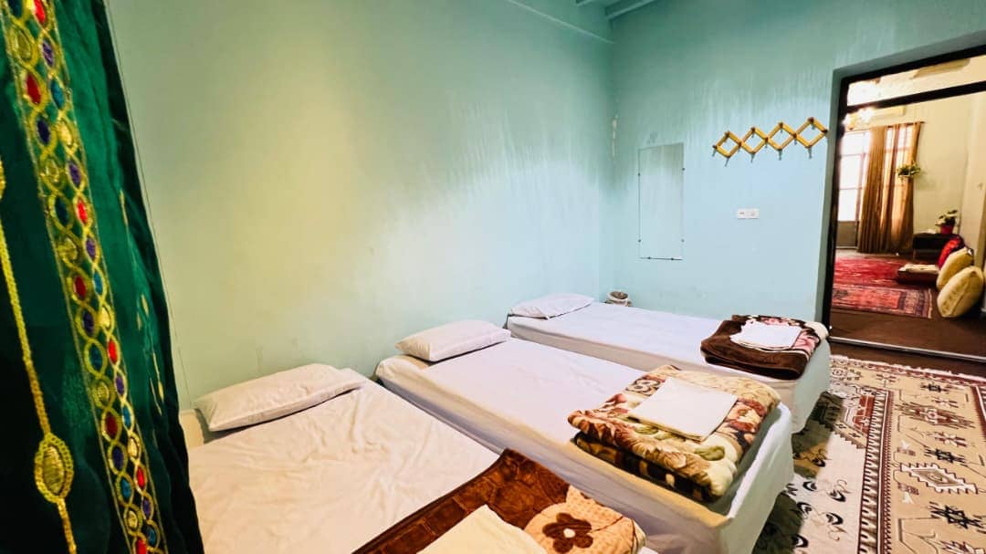 اجاره اتاق سنتی نزدیک ساحل در هرمز - 11متر محیط اقامتگاه