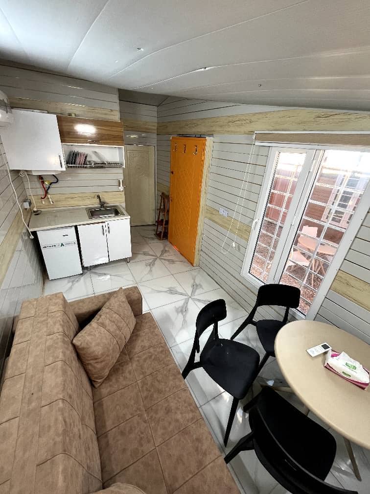 کانکس ساحلی در هرمز - پرتقالی حیاط اقامتگاه 