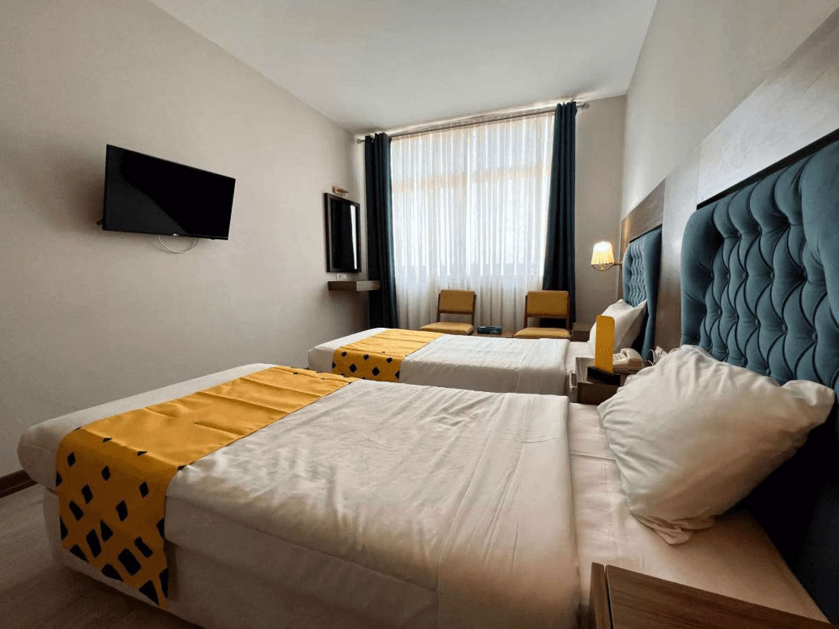 اجاره هتل دو تخت در زند شیراز  اتاق دو تخت 