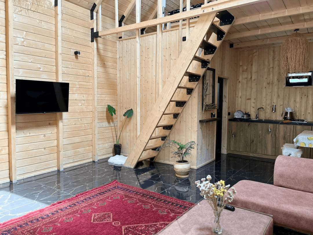 اجاره کلبه سوئیسی جکوزی دار در روستا میانرود رضوانشهر - هیلا  نما کلبه 