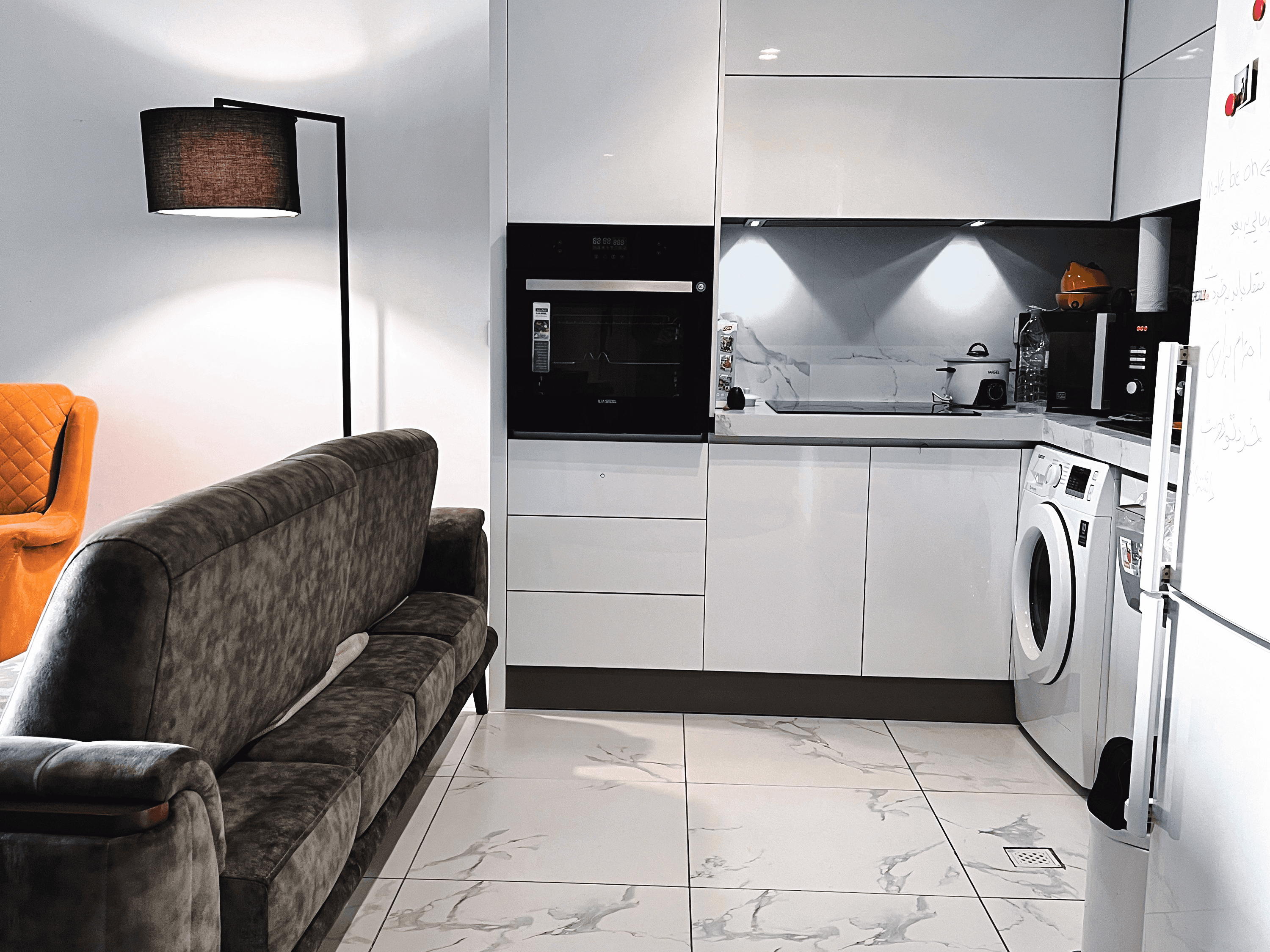 اجاره آپارتمان تکخواب در شهرک صدف کیش سالن و آشپزخانه 