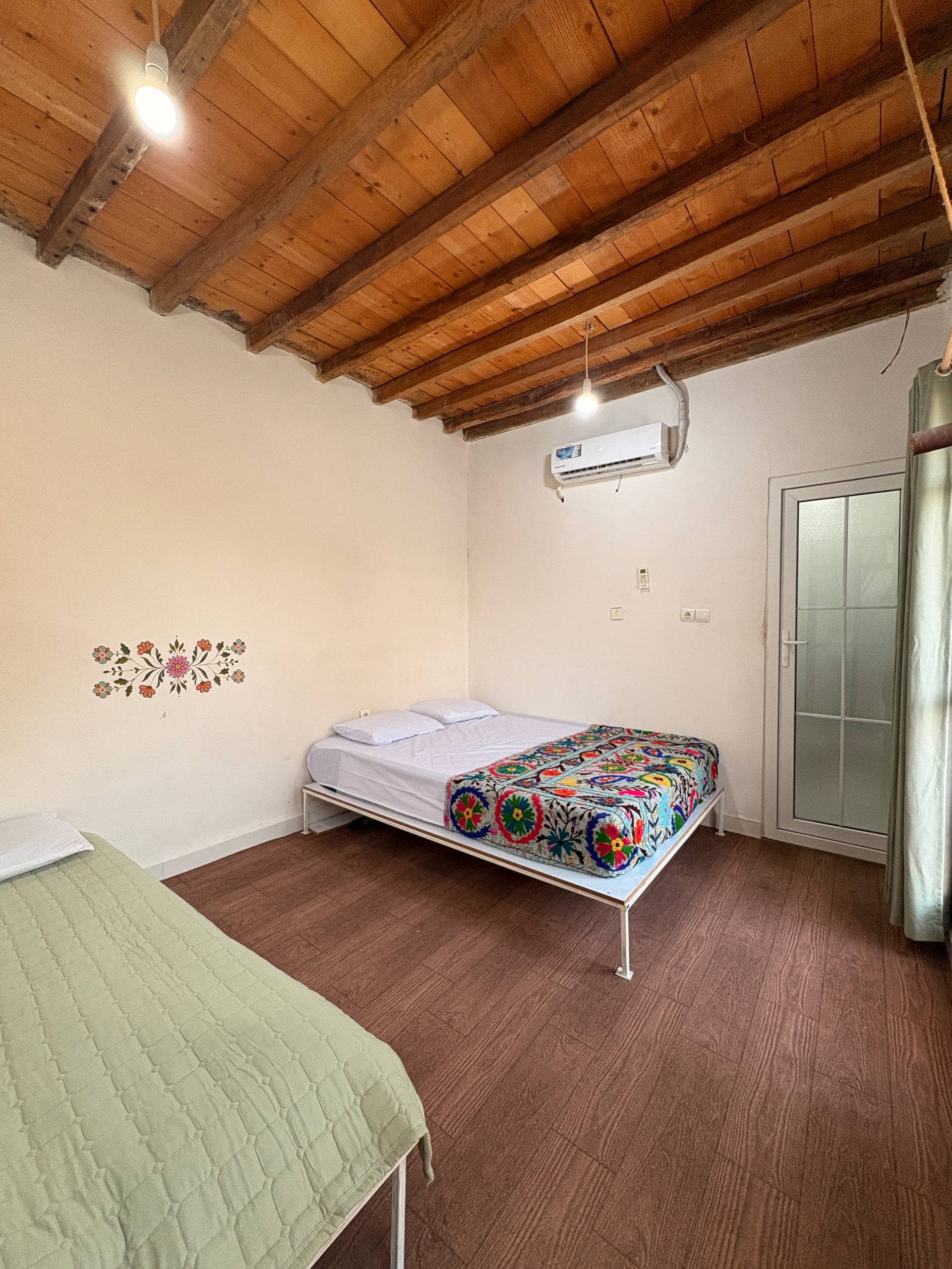 اجاره اتاق بوم گردی در باغستان پارسیان - اتاق 7 بیرون اقامتگاه