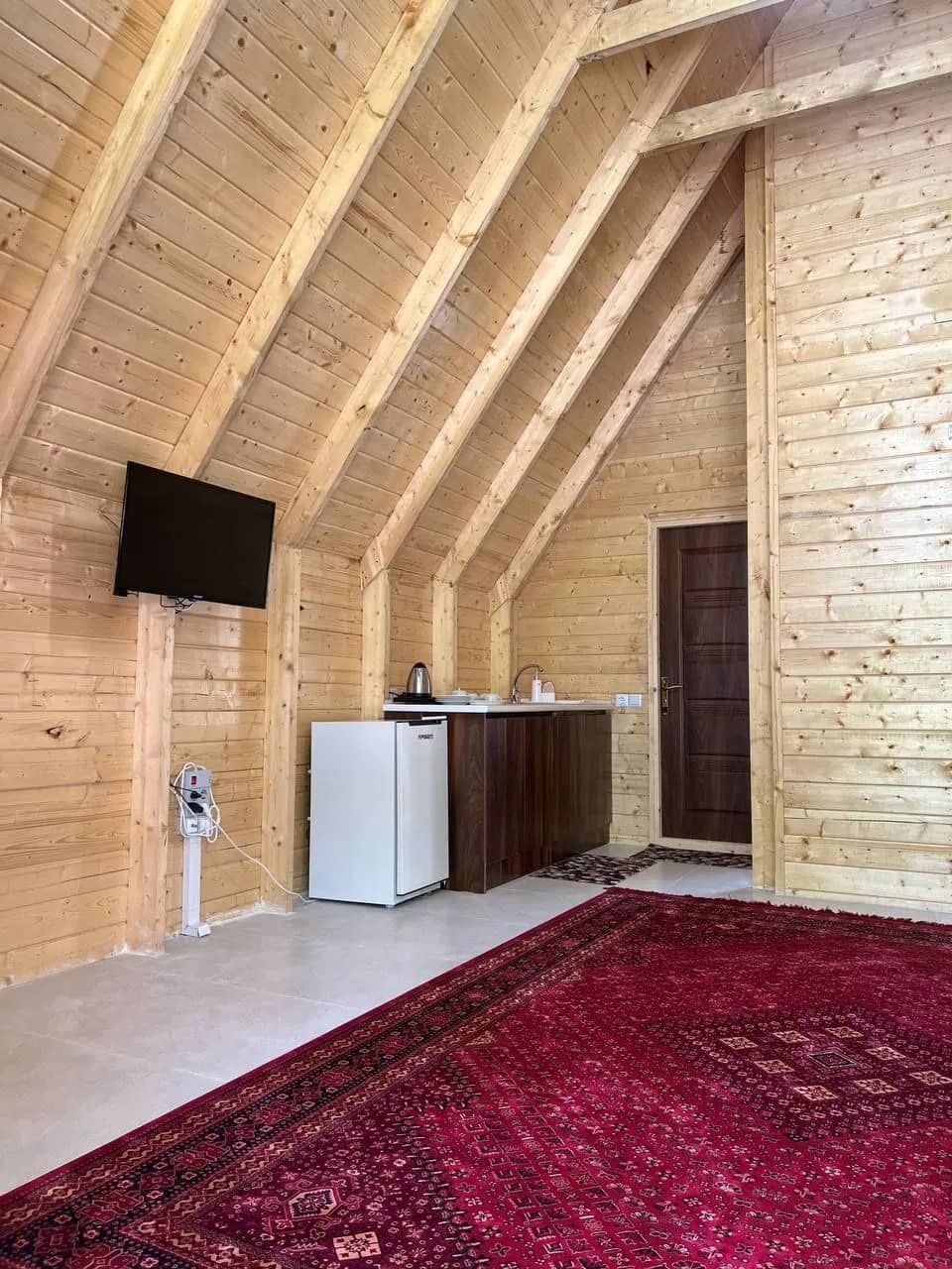 کلبه سوئیسی جنگلی در جنگل های سه هزار تنکابن - تکخواب  نما 