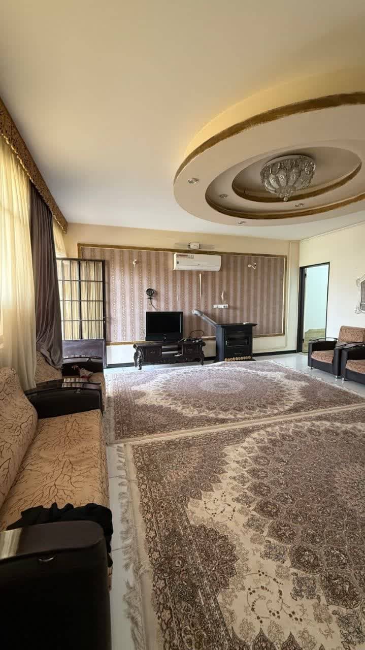 منزل مبله دوخواب در پشت باغ فین کاشان  سالن 