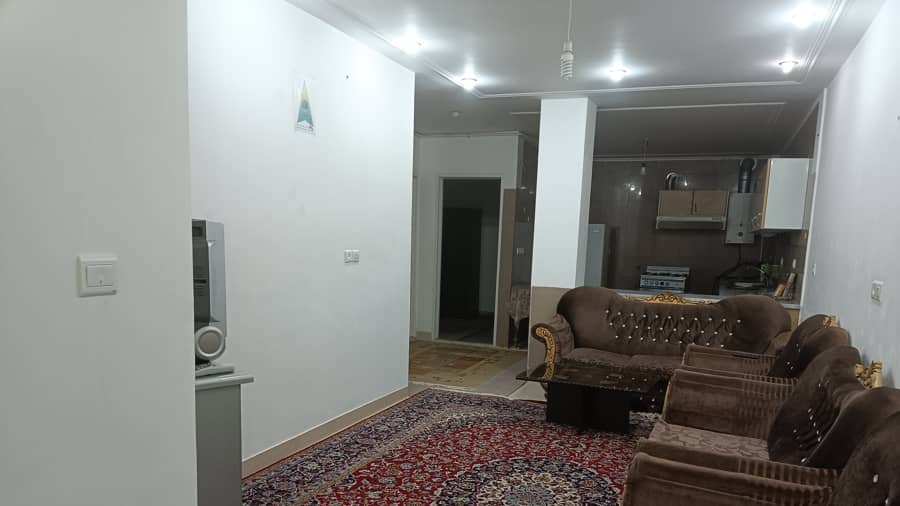 اجاره منزل ویلایی در خیابان رجایی نائین سالن و آشپزخانه