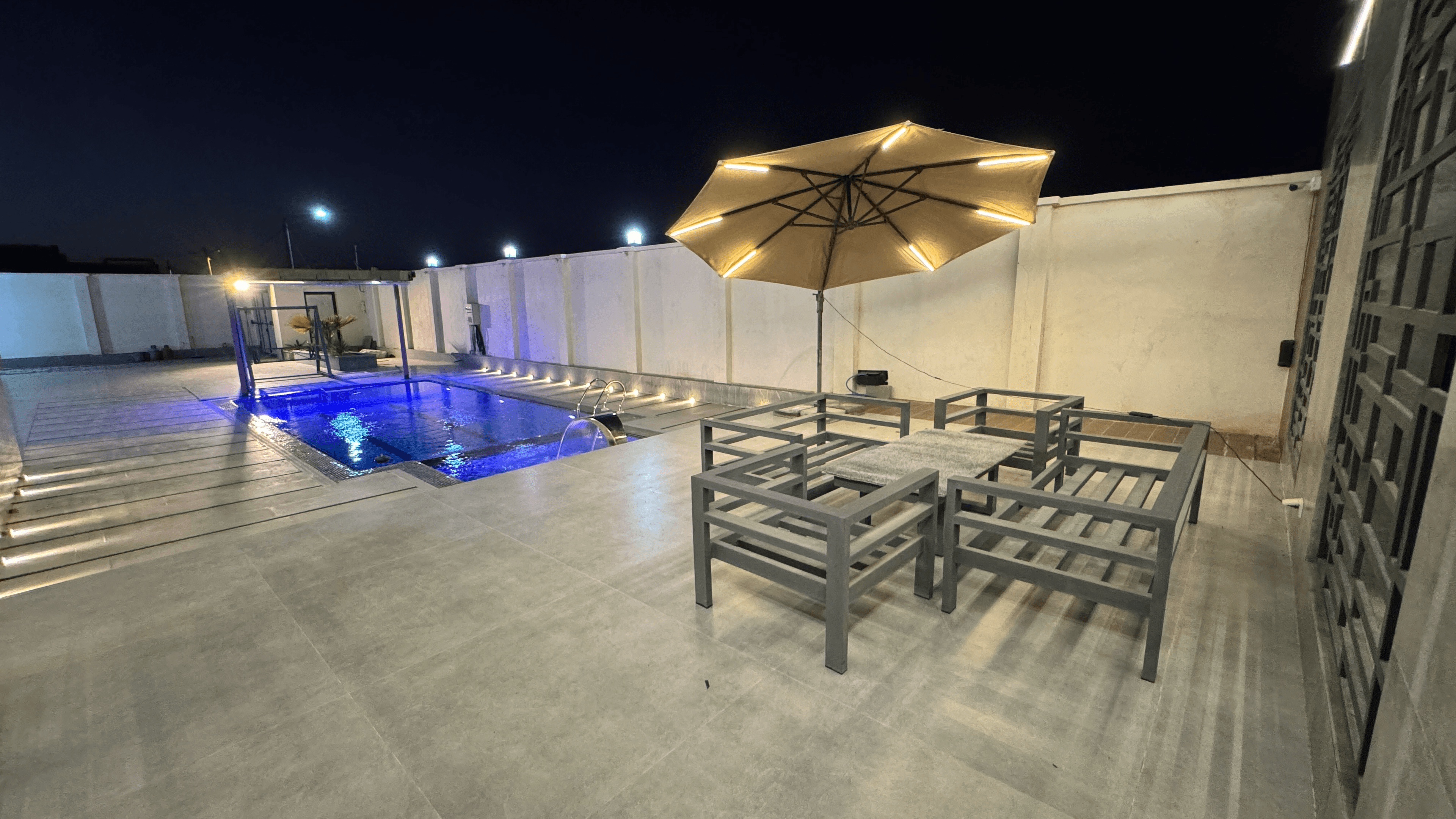 اجاره ویلا با استخر روباز آبگرم در روستا دفاری قشم  ویلا با استخر روباز آبگرم 