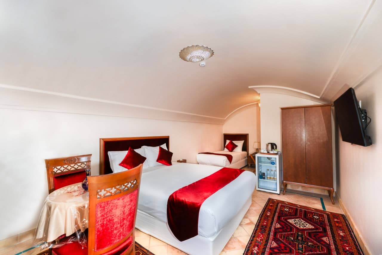 اقامتگاه سنتی در خیابان فاضل نراقی کاشان - 105 تریپل محوطه