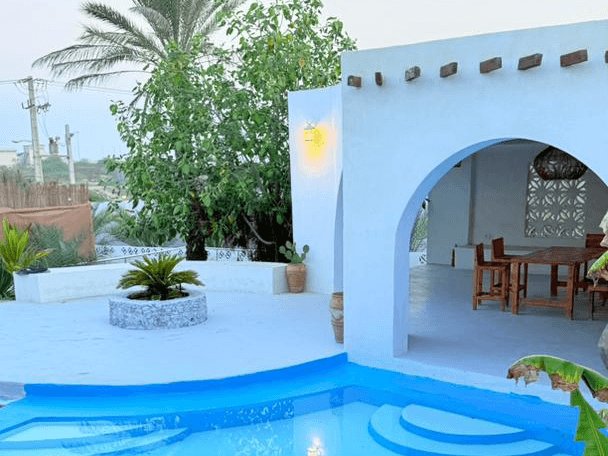 اقامتگاه بومگردی با استخر روباز آبسرد در سلخ قشم - دو تخته اتاق