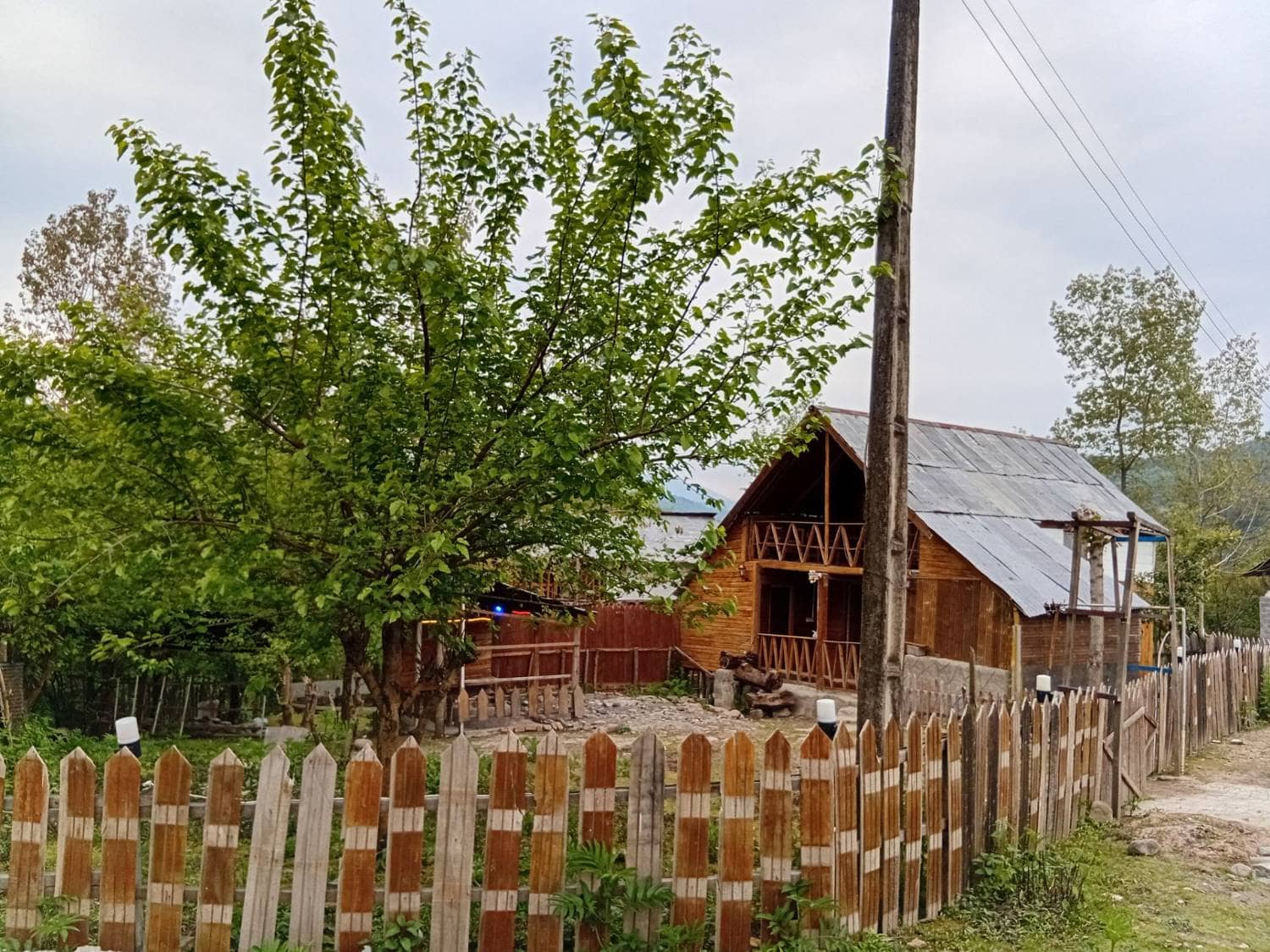 کلبه چوبی جنگلی در روستای تمر شیرگاه سوادکوه - 3 نما کلبه چوبی 