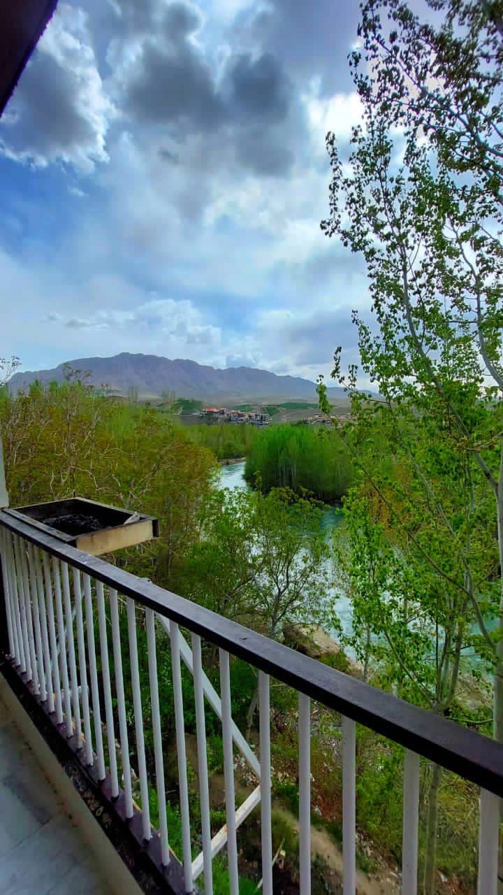 منزل در چم چنگ سامان کنار آب - پل زمانخان  چشم انداز 