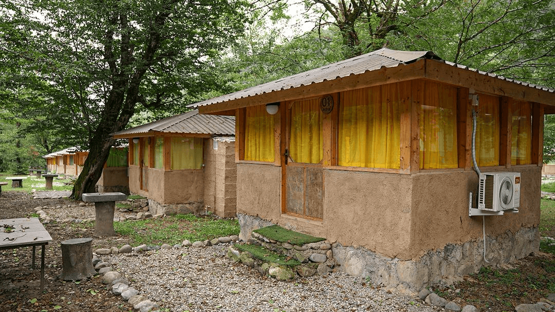 کلبه جنگلی در جنگل های سه هزار تنکابن - اکونومی افرا  نما