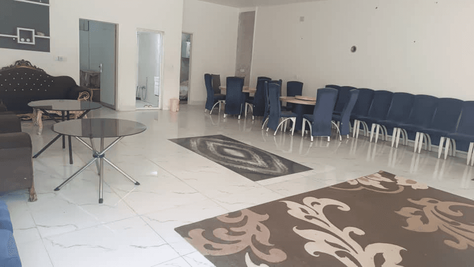 ویلا با استخر روباز آبسرد در شاپورجان شیراز حیاط