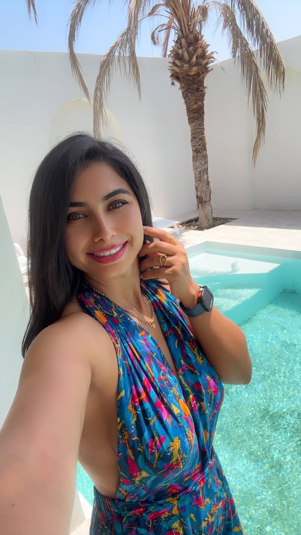 hostIntroImage-فرناز غلامی