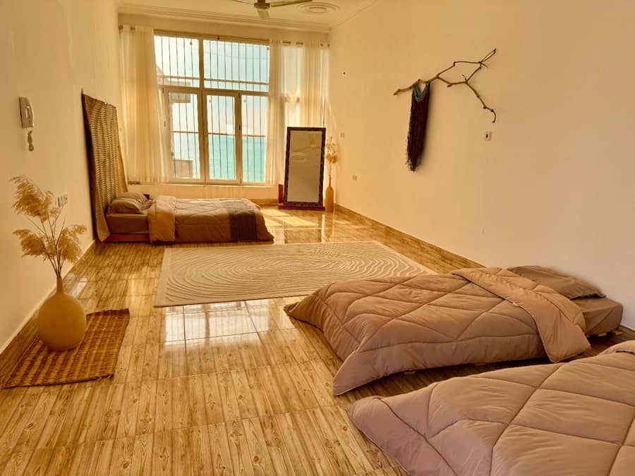 اقامتگاه بومگردی ساحلی در روستا بوستانو پارسیان - اتاق 4 تخته محوطه و نما