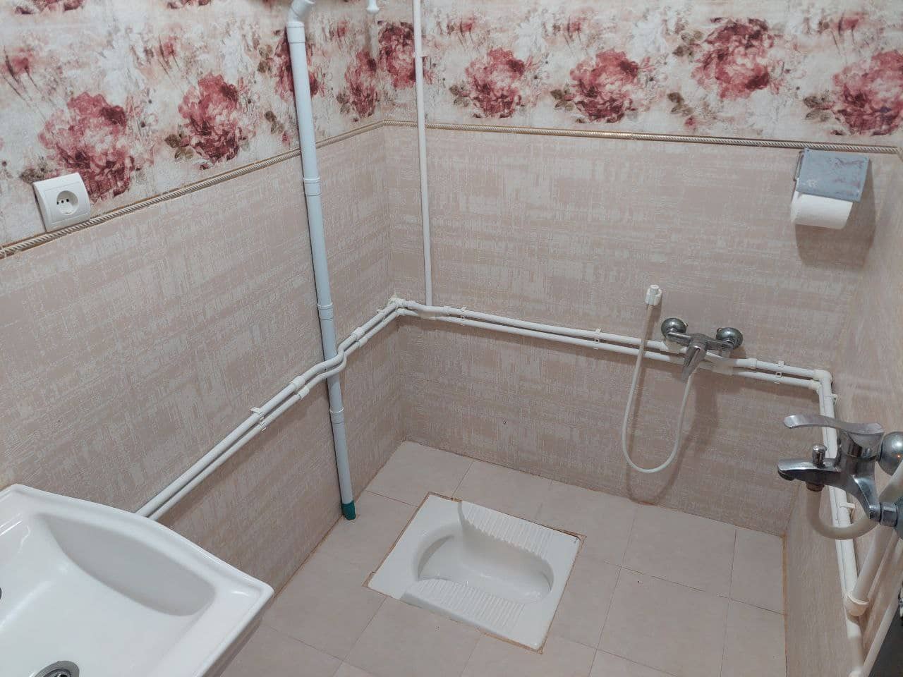 اجاره اتاق بوم گردی در باغستان پارسیان - اتاق3 نما بیرون و نشیمن اشتراکی 