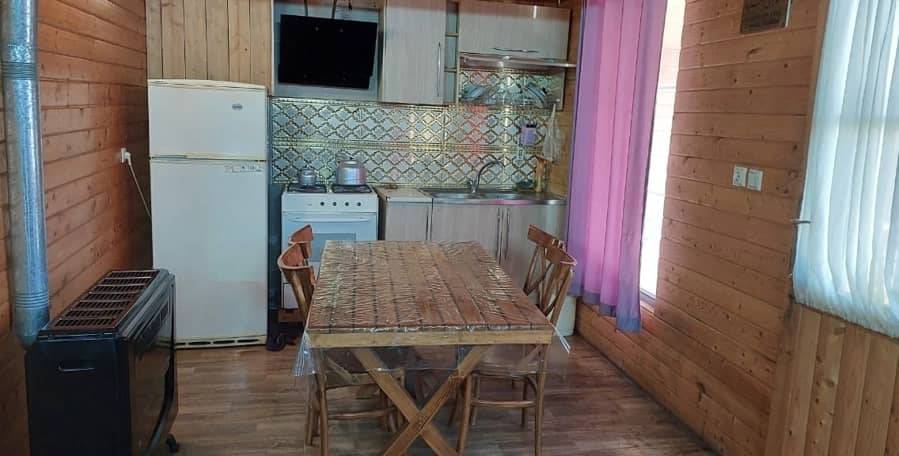 اجاره کلبه چوبی استخر سرپوشیده آبگرم در گونه کلا شیرگاه
