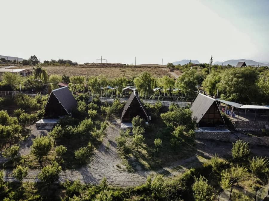 اجاره کلبه سوئیسی در نرمه سفلی سمیرم - 2 محوطه