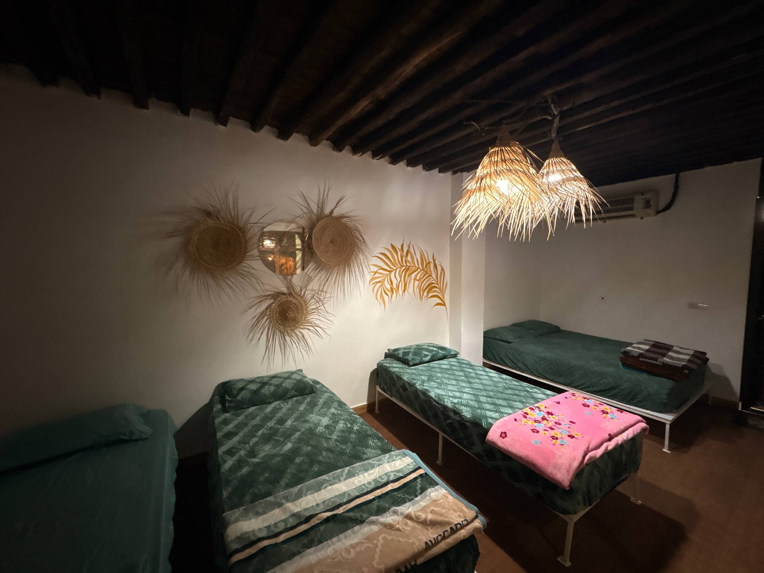 اجاره اتاق بوم گردی در باغستان پارسیان - اتاق3 نما بیرون و نشیمن اشتراکی 