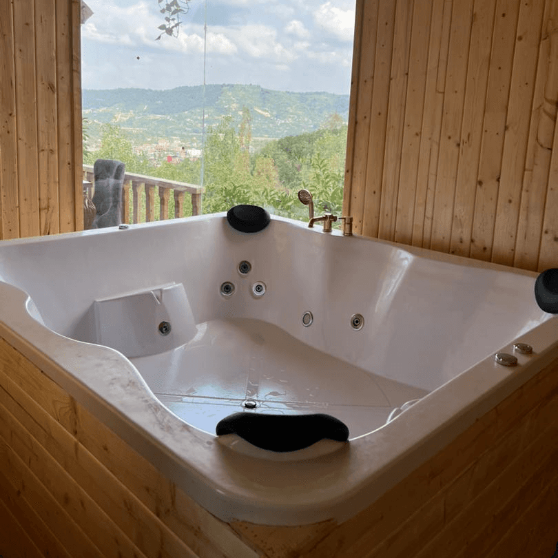 کلبه جنگلی جکوزی دار در روستا کبریاکلا - بابل نما کلبه