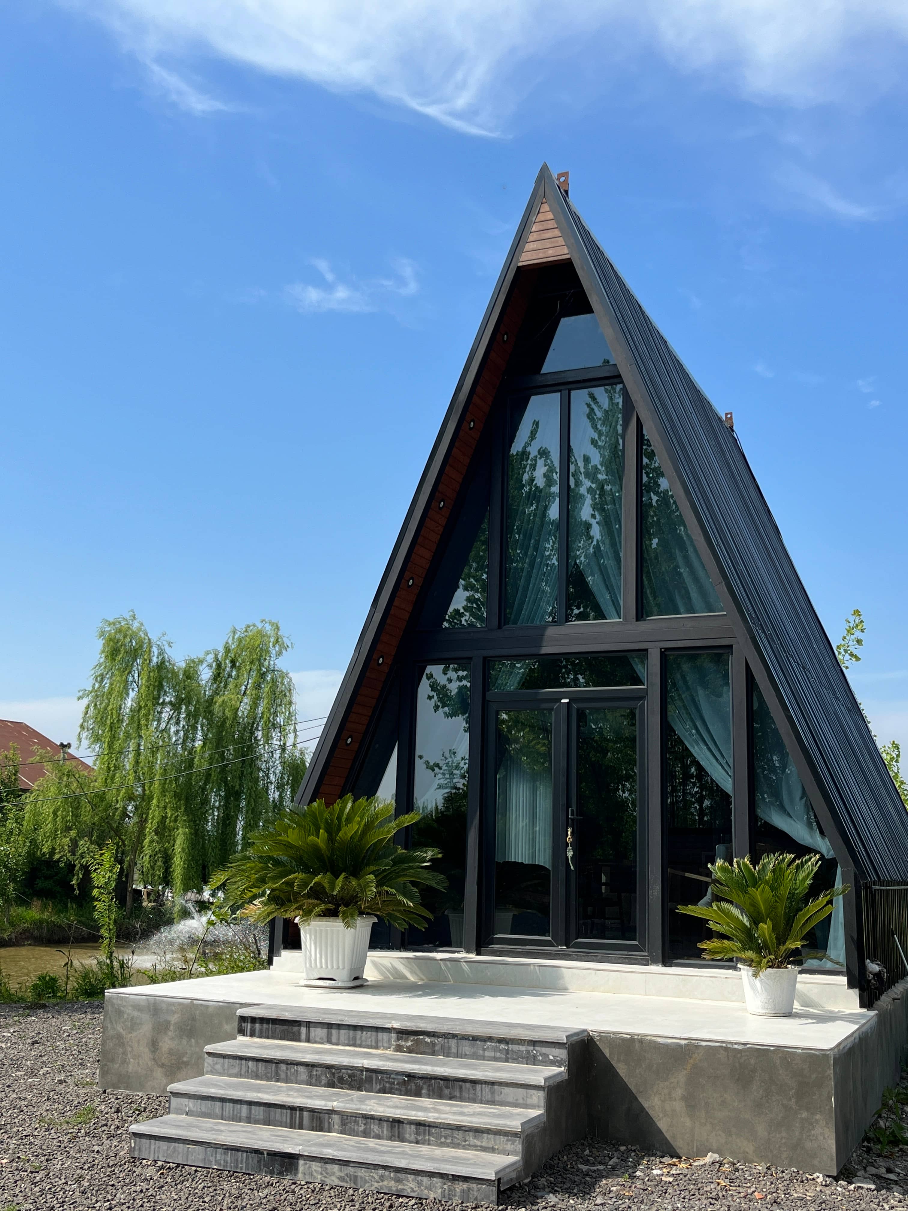 کلبه سوئیسی جنگلی در روستای اشمنان طالم خمام - نوژ کابین نما کلبه 