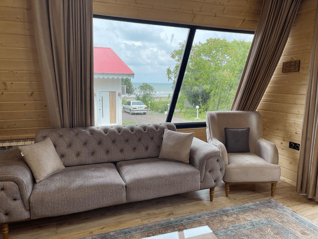 کلبه سوئیسی ساحلی در روستا علی آباد بندر انزلی نما