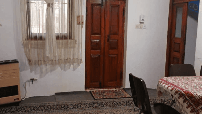  ویلا باغ سنتی در روستای حلیمه جان - فدک  حیاط و نما 