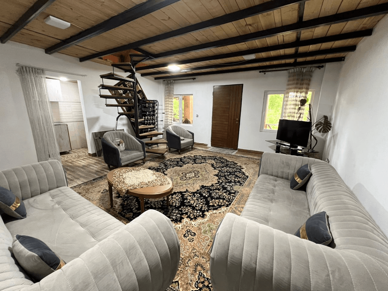 اجاره کلبه سوئیسی جکوزی دار در روستا پنگاپشت شاندرمن ماسال  نما کلبه سوئیسی 