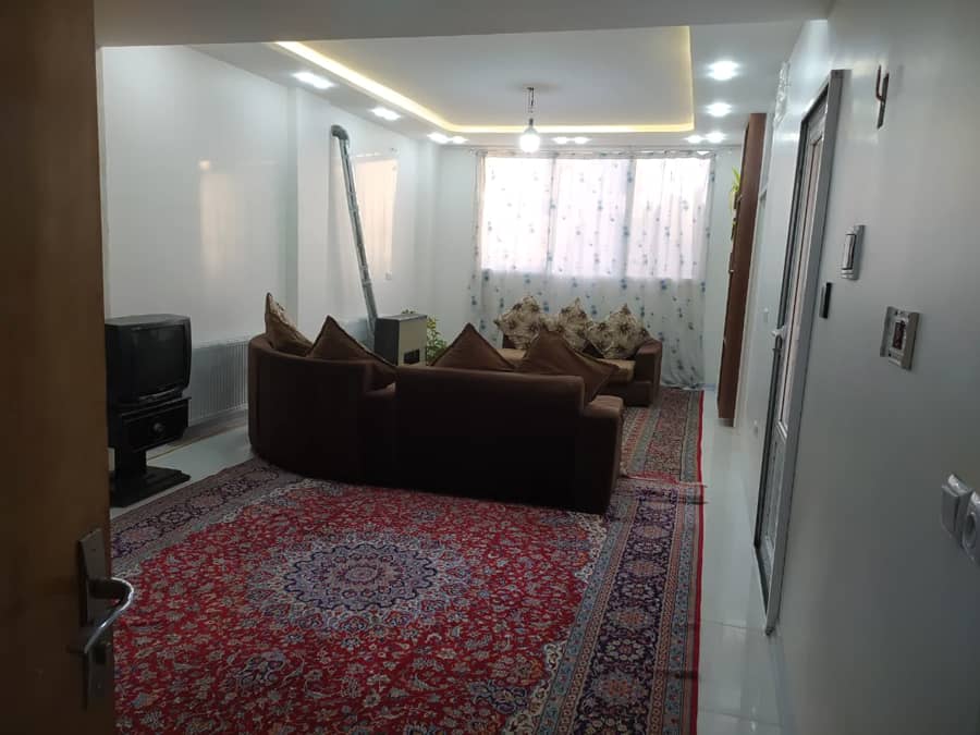 اجاره آپارتمان تکخواب در شهرک ولیعصر اصفهان  سالن و آشپزخانه 