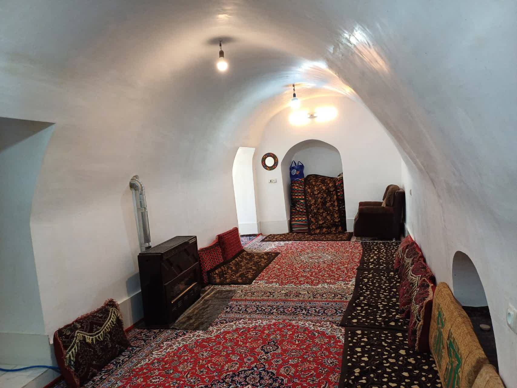 بومگردی در روستا ویست خوانسار - 5 نما ساختمان 